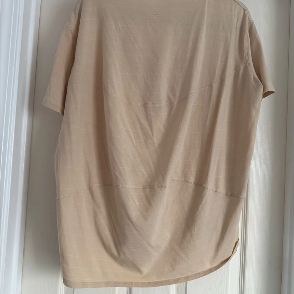 Lululemon basic tee - Picture 4 of 4